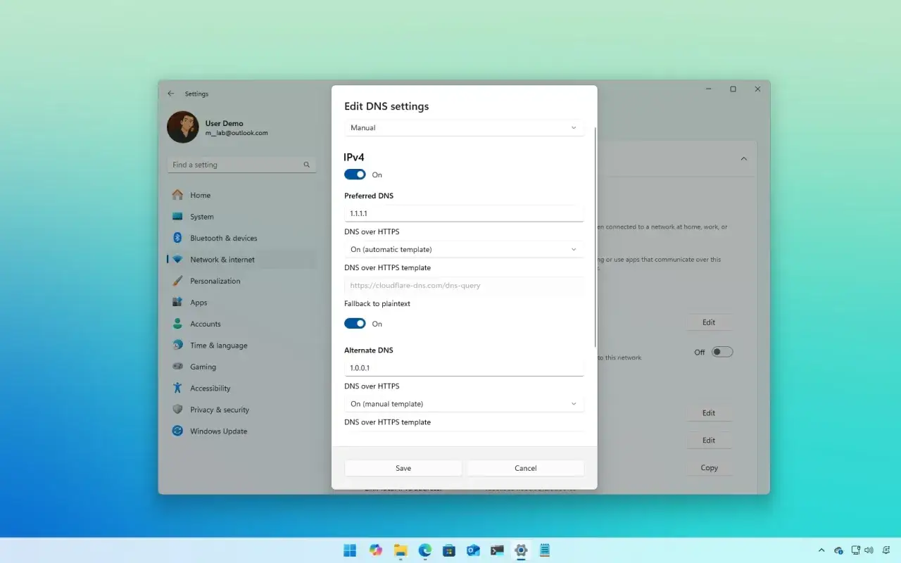 Ventana de configuraci&oacute;n de Windows 11 para cambiar DNS. Se muestran opciones para IPv4, DNS preferido y alternativo, y DNS sobre HTTPS.