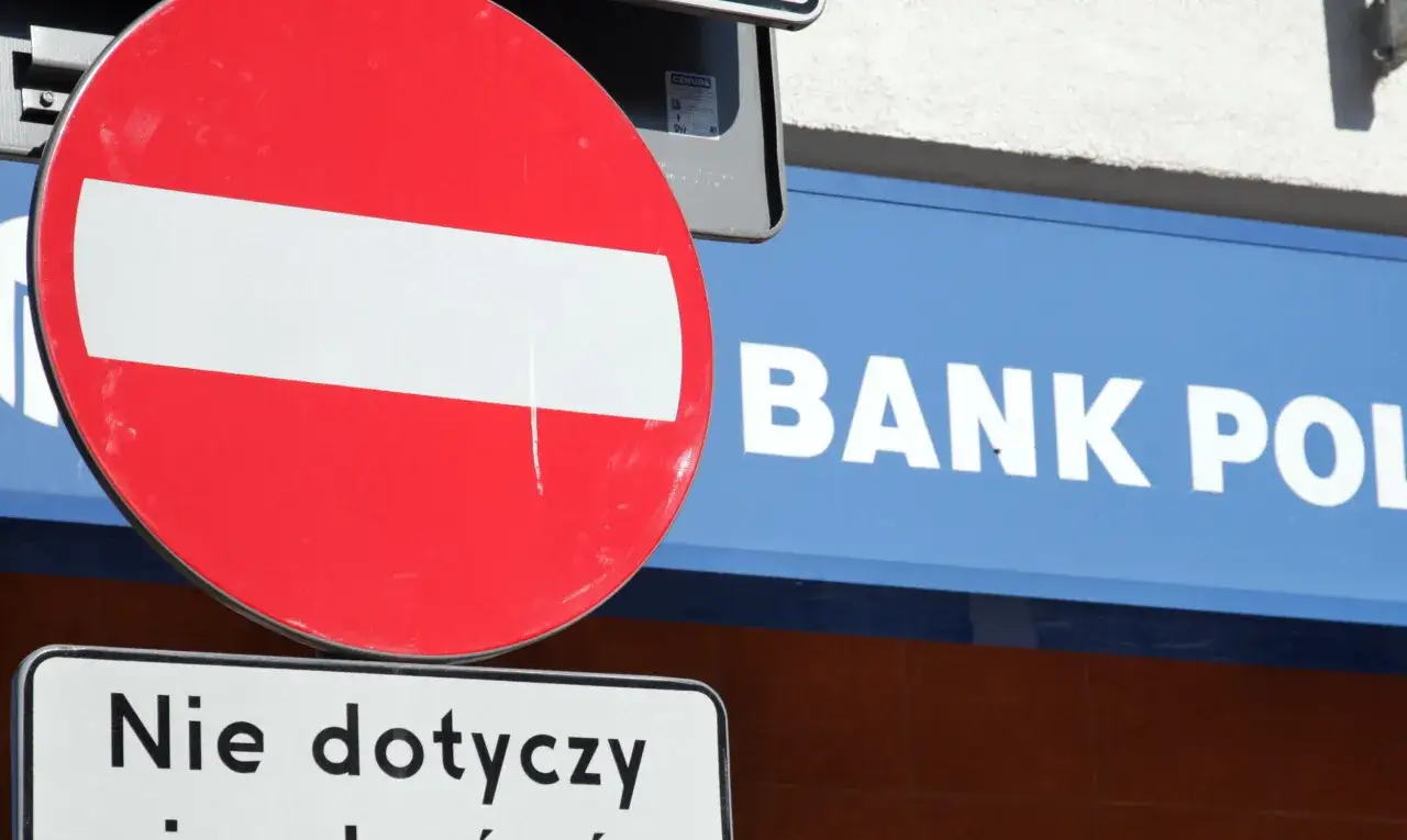 Zakaz wjazdu przed bankiem. Dlaczego w Polsce zakazano niektórych form loterii promocyjnych dla kredytów konsumenckich?