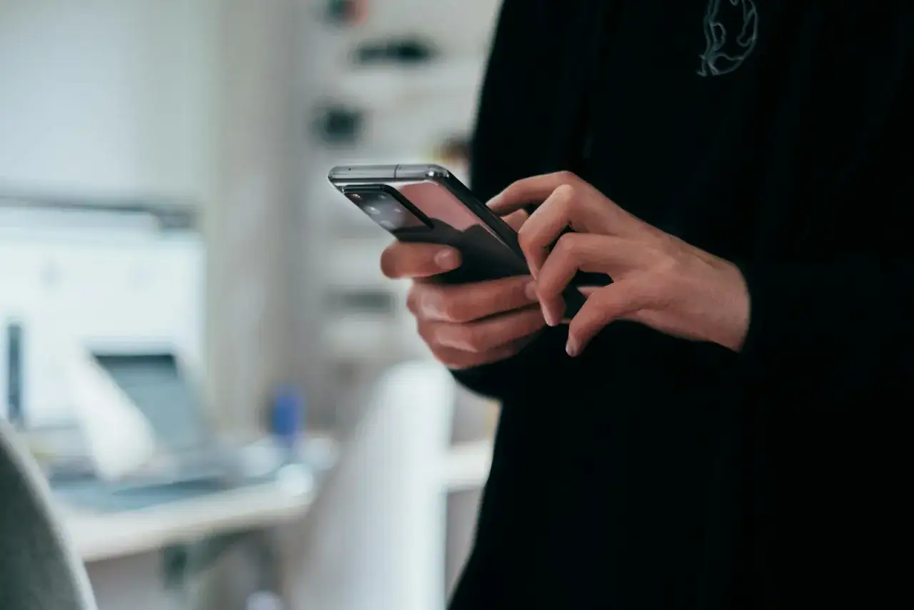 zagrożenia kopanie kryptowalut telefon