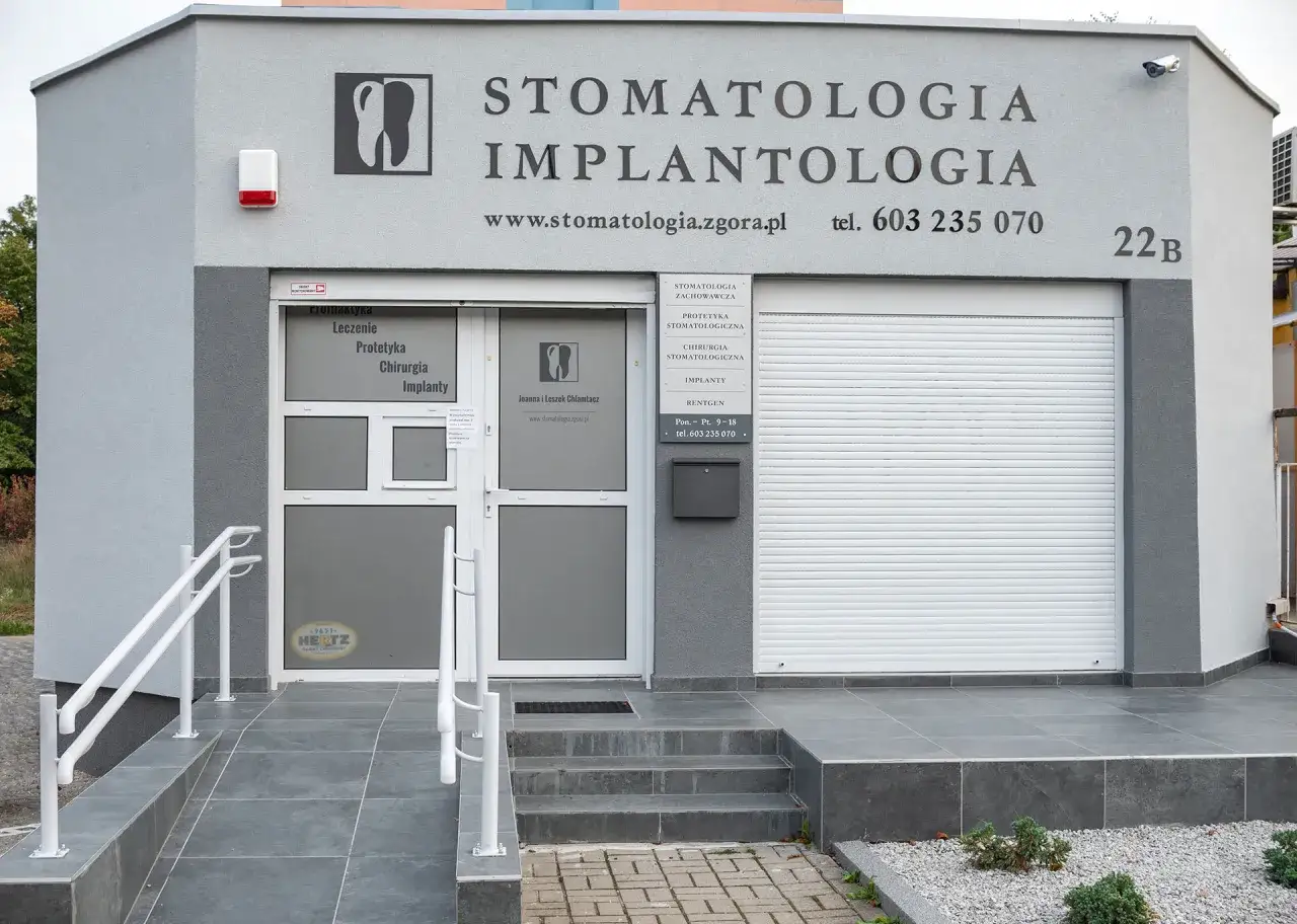 Gabinet stomatologiczny w Zielonej Górze z napisem 
