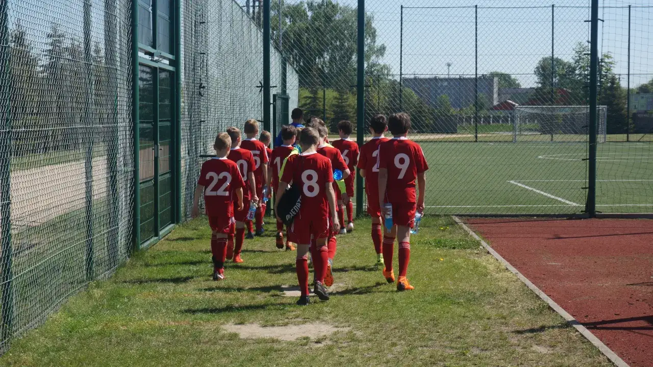 Piłkarz wykonujący trening interwałowy