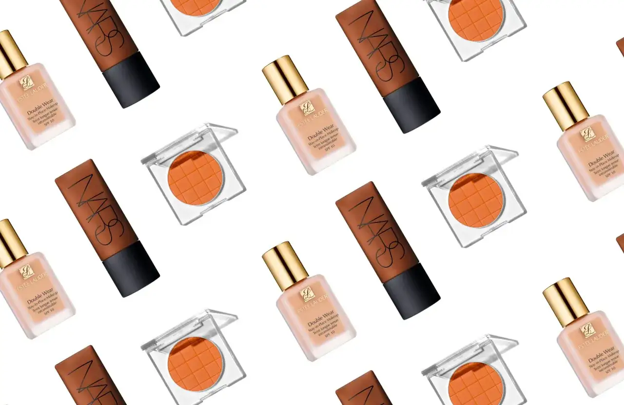 Maquillage pour peau grasse : fonds de teint Estée Lauder Double Wear et blushs NARS orange vif, pour un teint mat et longue tenue.