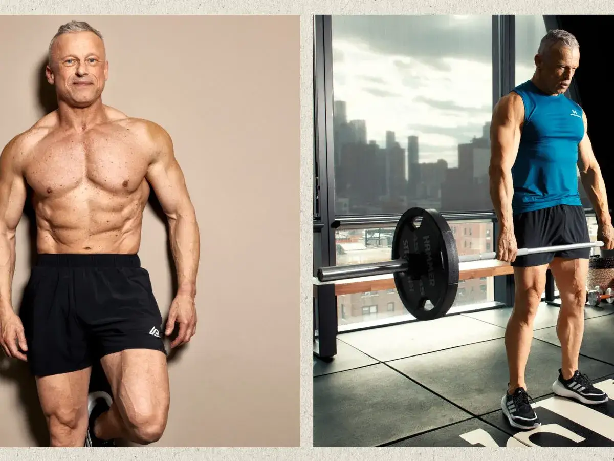 Homme 50 ans musclé, torse nu, pose sur fond beige. Autre image : même homme en tenue de sport, soulevant une barre de musculation dans une salle de sport.
