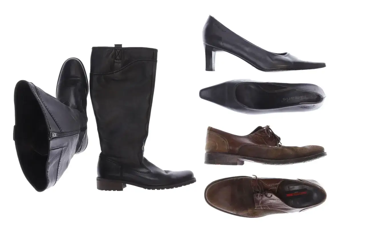 Verschiedene lederarten schuhe: schwarze Stiefel, Pumps und braune Schn&uuml;rschuhe.