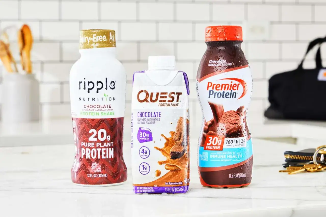 Schokoladen-Proteinshakes von Ripple, Quest und Premier Protein. Ideal f&uuml;r Frauen, die ihre Fitnessziele unterst&uuml;tzen wollen.