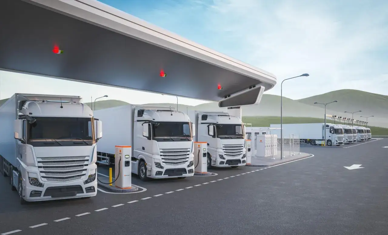 Camiones Mercedes eActros 600 cargando en una estación de carga eléctrica.