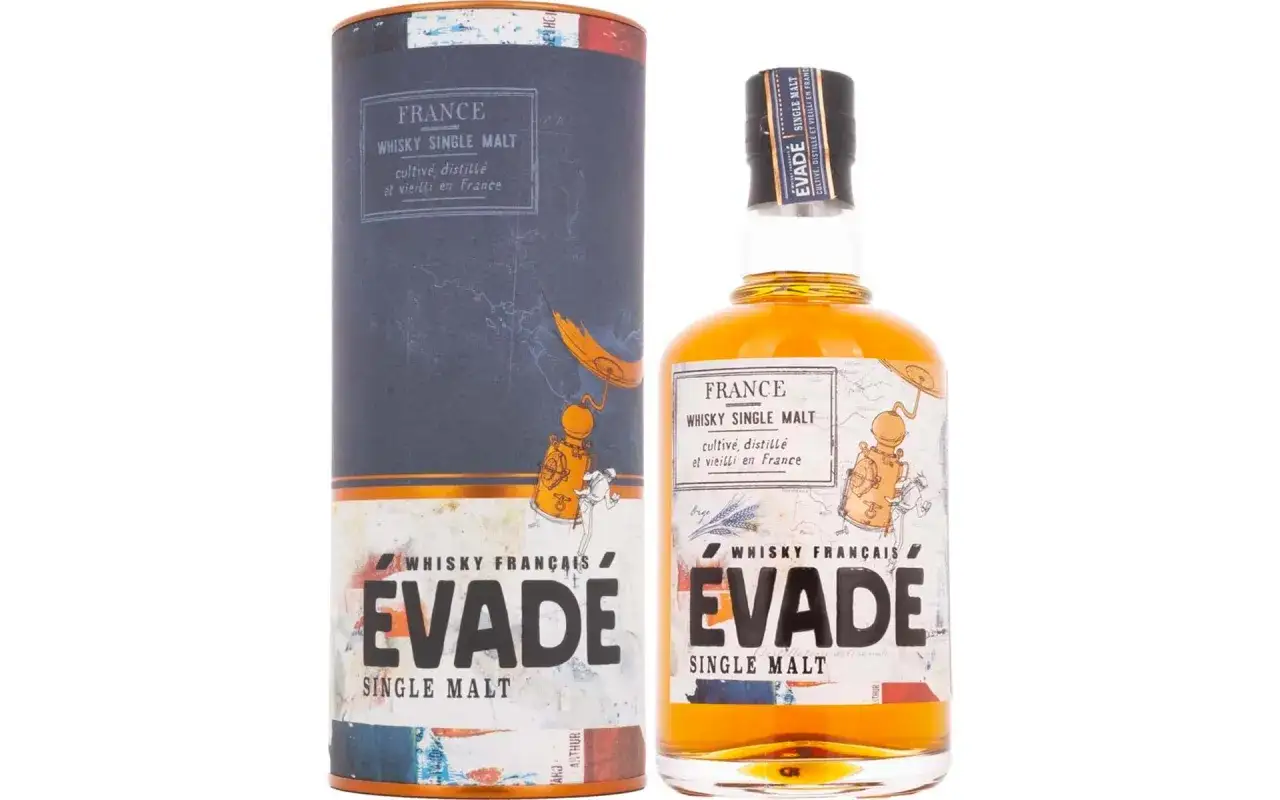 Bouteille et étui de whisky français ÉVADE, single malt cultivé, distillé et vieilli en France. Un choix populaire, ce whisky le plus vendu en France séduit par son caractère unique.