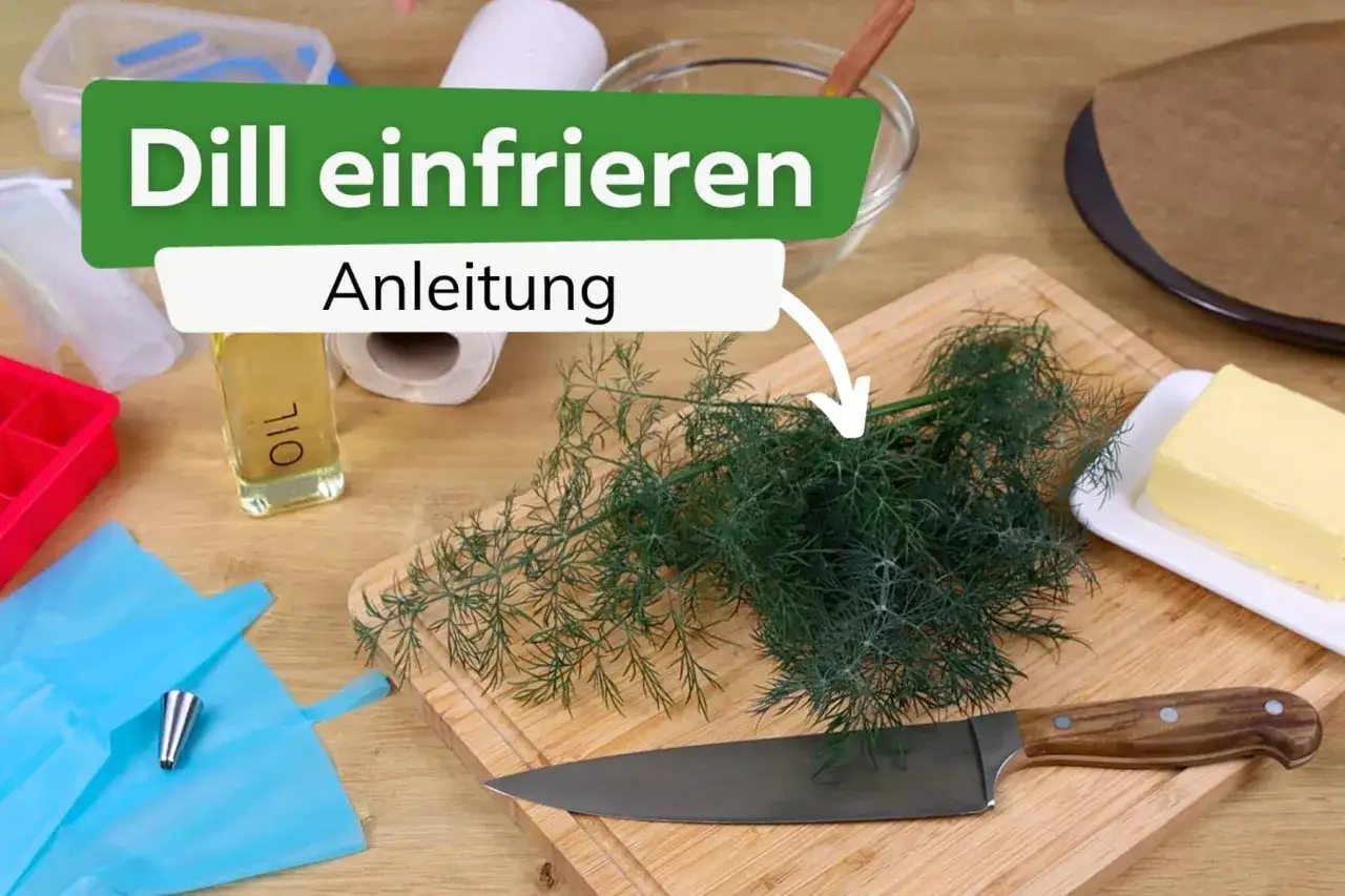 Frischer Dill liegt auf einem Holzbrett, bereit zum Dill einfrieren. Daneben liegen Öl, Butter und Küchenutensilien.