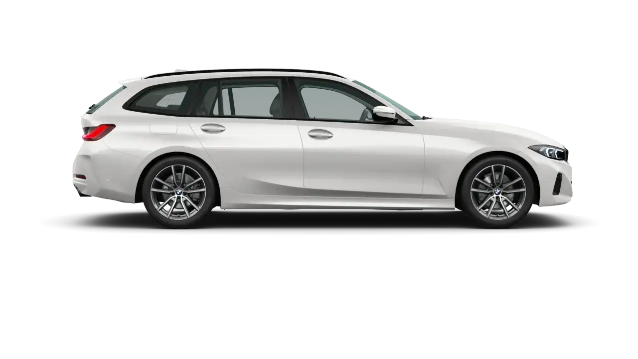 La BMW Serie 3 2026 in bianco, vista di lato, con cerchi in lega sportivi e tetto panoramico.