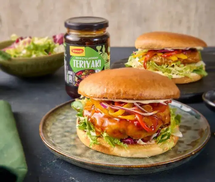 burger z kimchi i sosem teriyaki