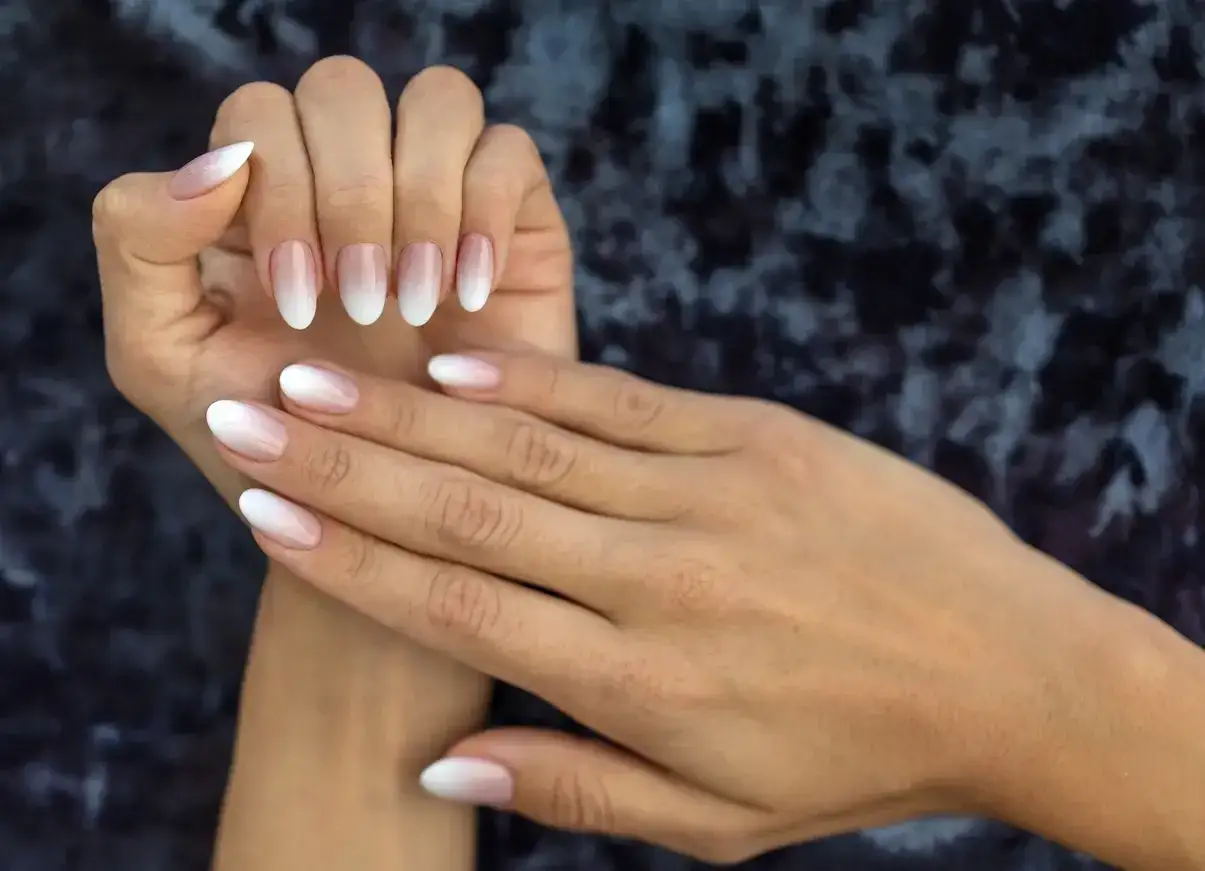 manicure francuski micro french baby boomer