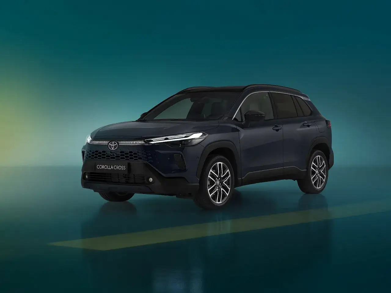 Nowy Toyota Corolla Cross, segment C, prezentuje się elegancko na tle gradientowego tła.