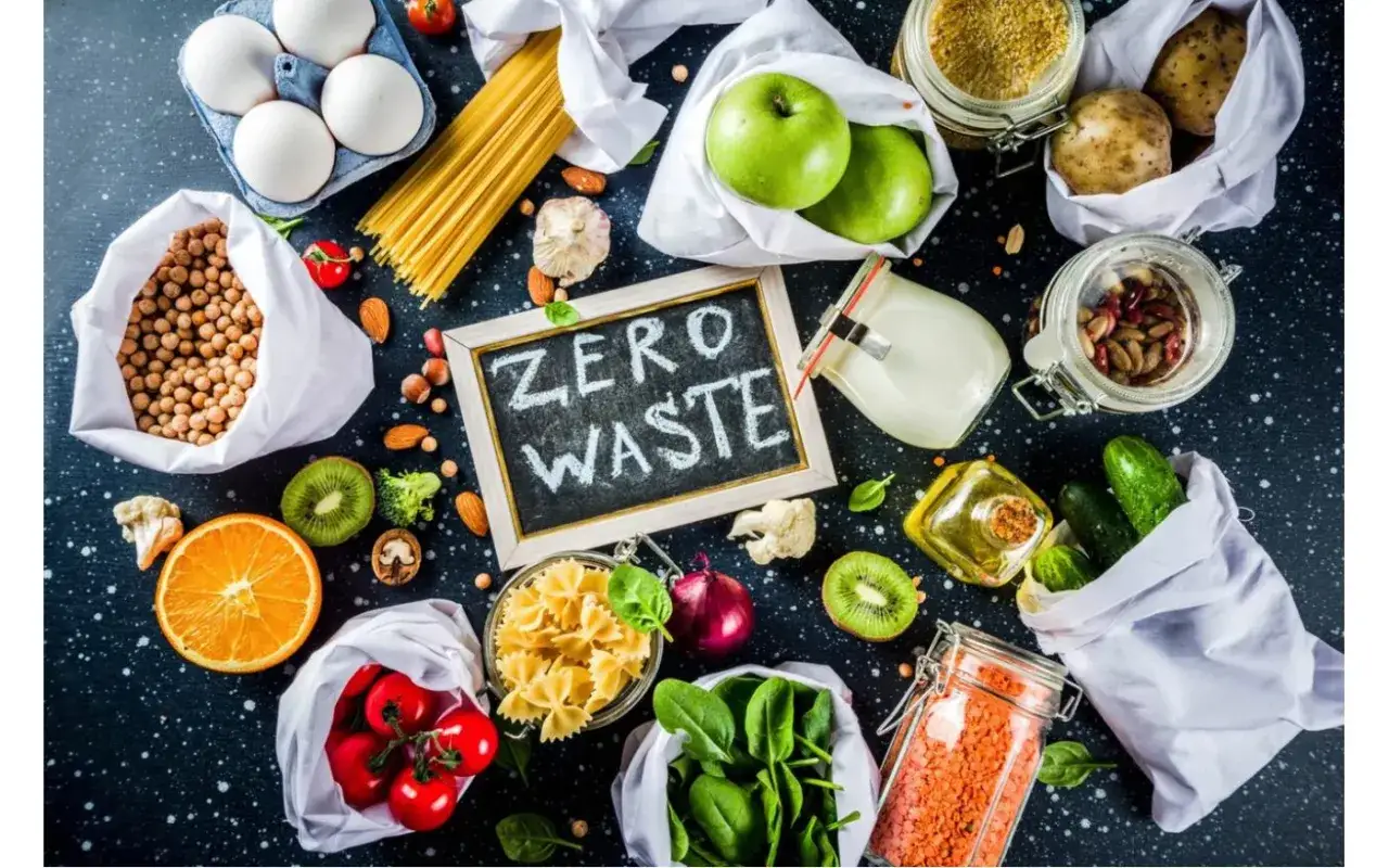 Zero waste: jajka, makaron, jabłka, ziemniaki, ciecierzyca, pomidory, szpinak, soczewica, oliwa, ogórki, kiwi, pomarańcza, orzechy. Bez tworzywa sztucznego plastiku.