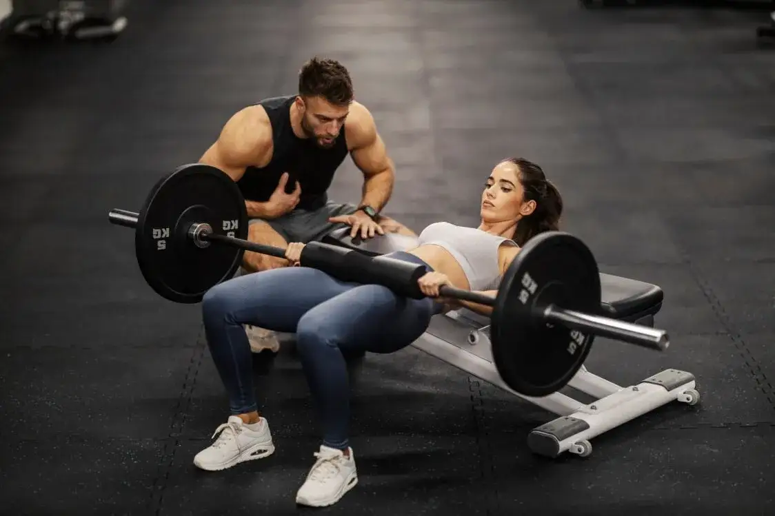 hip thrust na ławce
