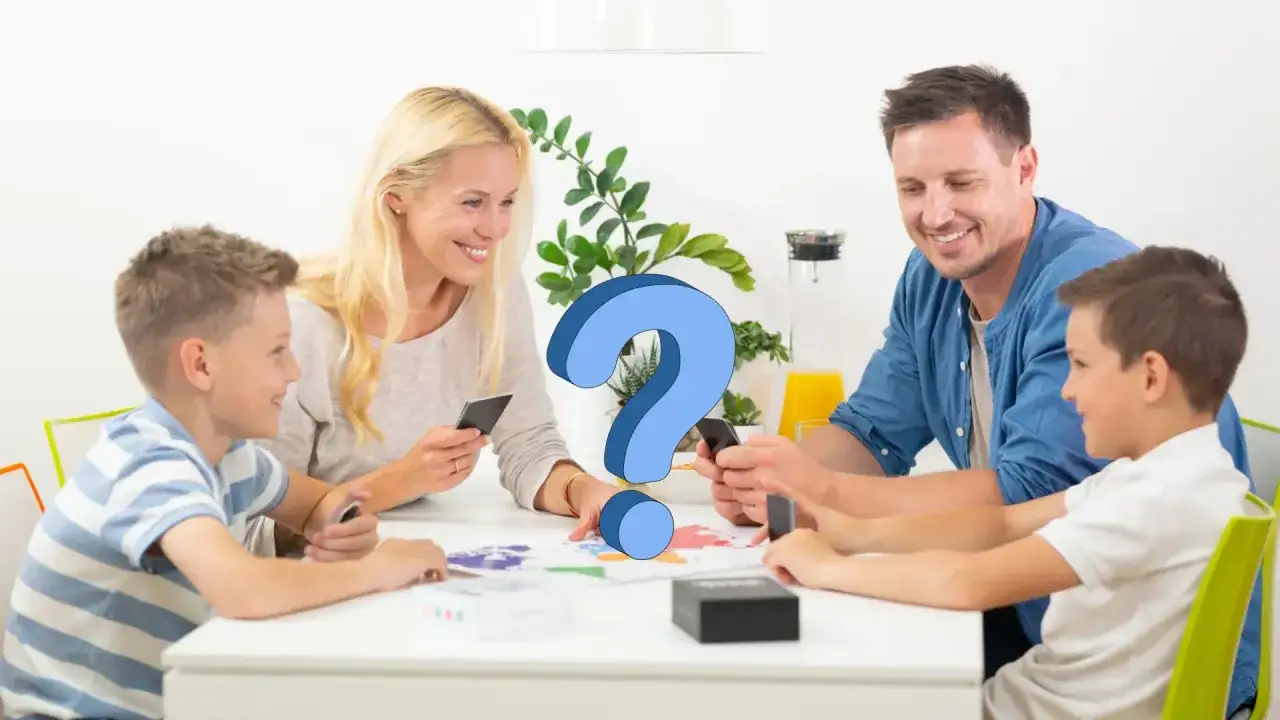 Familia jugando a adivinanzas dif&iacute;ciles, con un gran signo de interrogaci&oacute;n azul en medio.