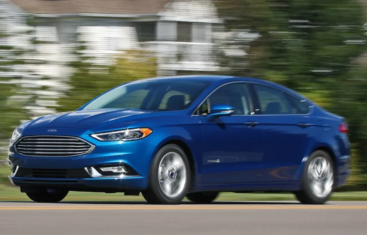 Ford Fusion europejski vs amerykański porównanie