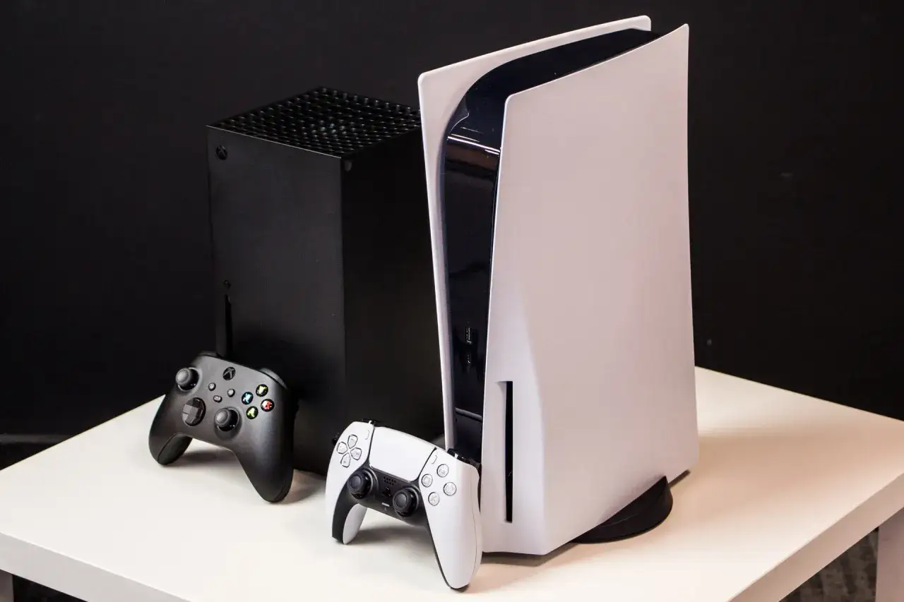 Zdjęcie Xbox czy PS5 - która konsola naprawdę oferuje lepsze wrażenia?