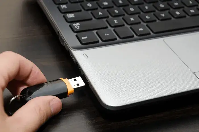 Zdjęcie Jak zgrać film z pendrive na komputer bez problemów i błędów