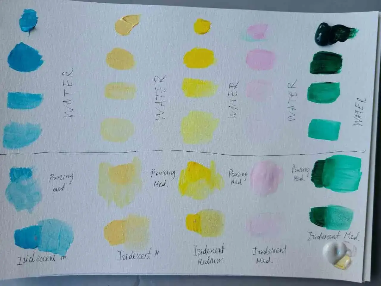 &Eacute;chantillons d'acrylique eau et de m&eacute;diums pour pouring et iridescents. Couleurs vives et pastels.