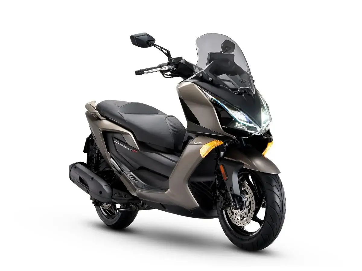 Scooter Kymco Super Dink 125 en color bronce, con asiento negro y parabrisas alto.