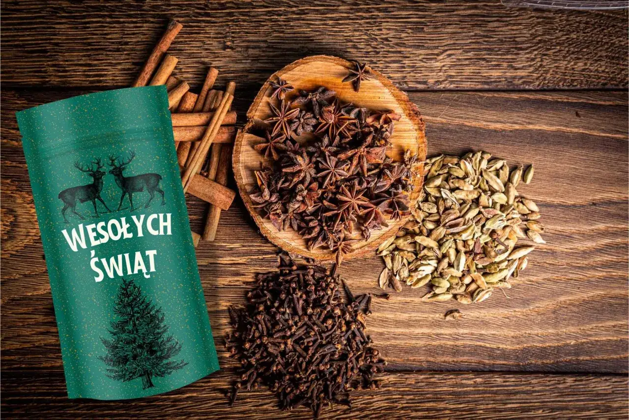 Klasyczne przyprawy do grzańca: goździki, cynamon, anyż