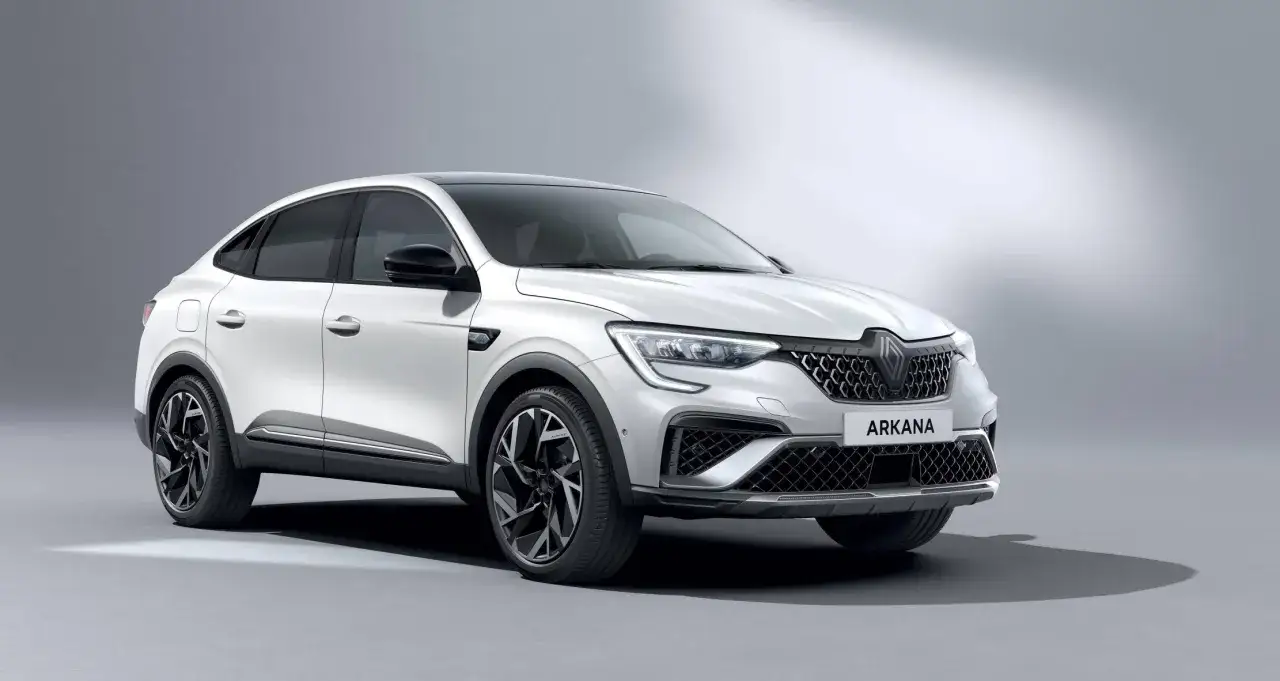 Białe Renault Arkana prezentuje się elegancko. Sprawdź aktualną renault arkana cena i odkryj jego możliwości.