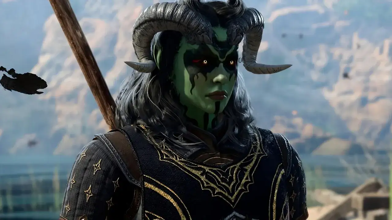Zielonoskóra postać z rogami i płonącymi oczami, gotowa do walki. To efekt baldur's gate 3 tworzenie postaci.