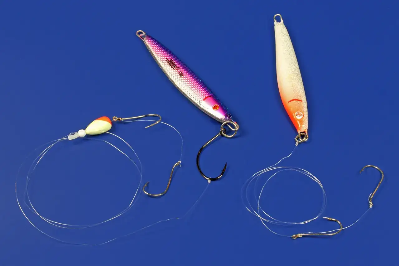 Zwei Jigs und eine Montage mit Schwimmer und Haken f&uuml;r Steinbutt angeln.