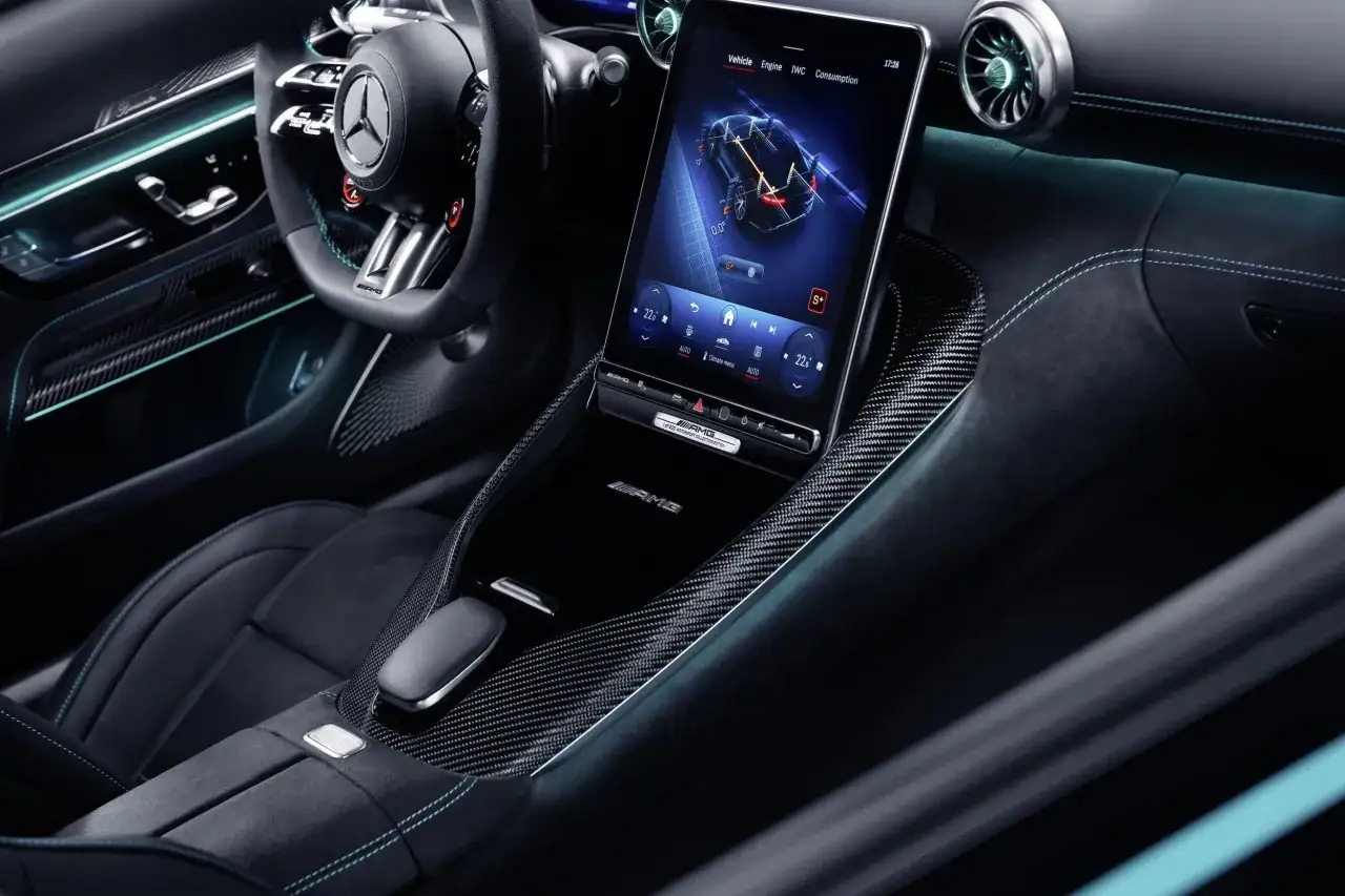 Mercedes-AMG GT 63 S wnętrze luksusowe
