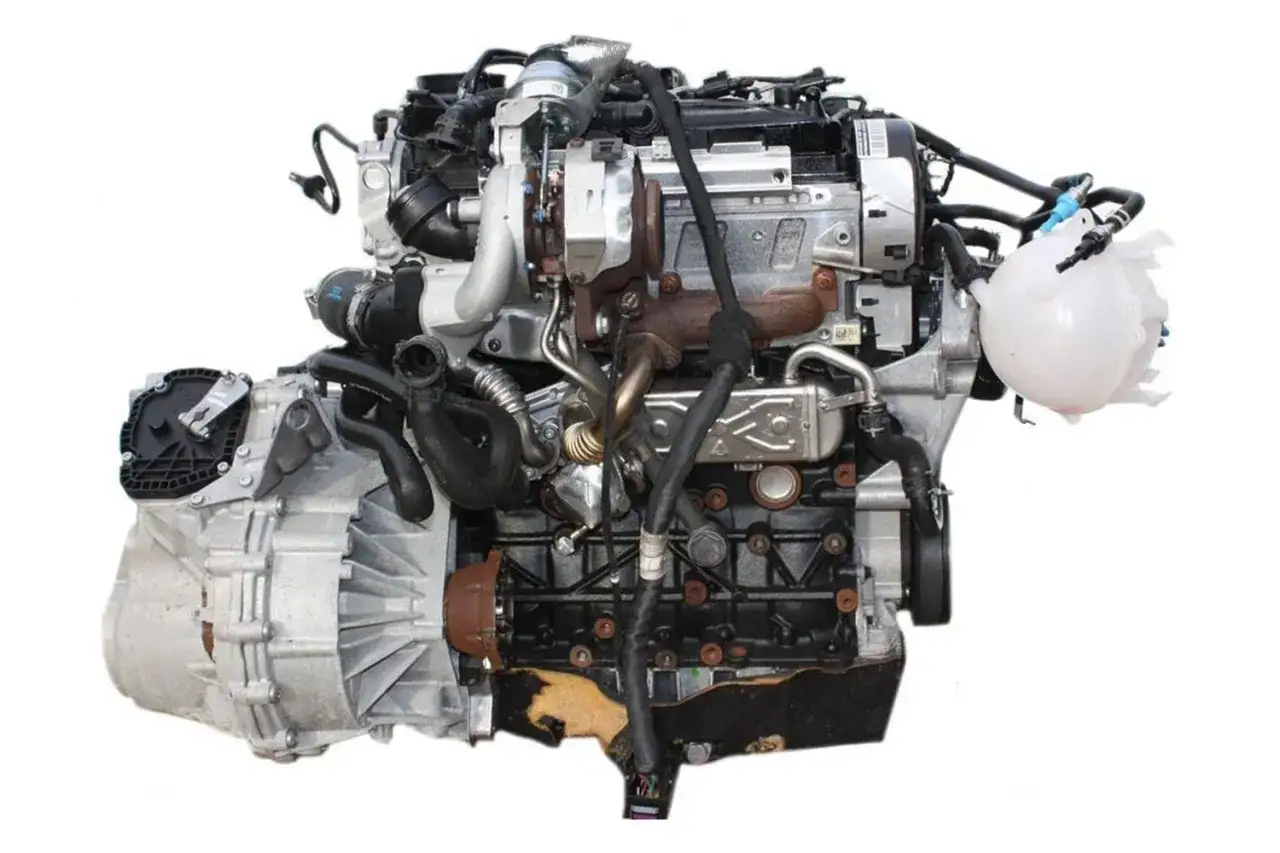 Silnik 1.6 TDI z turbosprężarką i skrzynią biegów, gotowy do montażu.