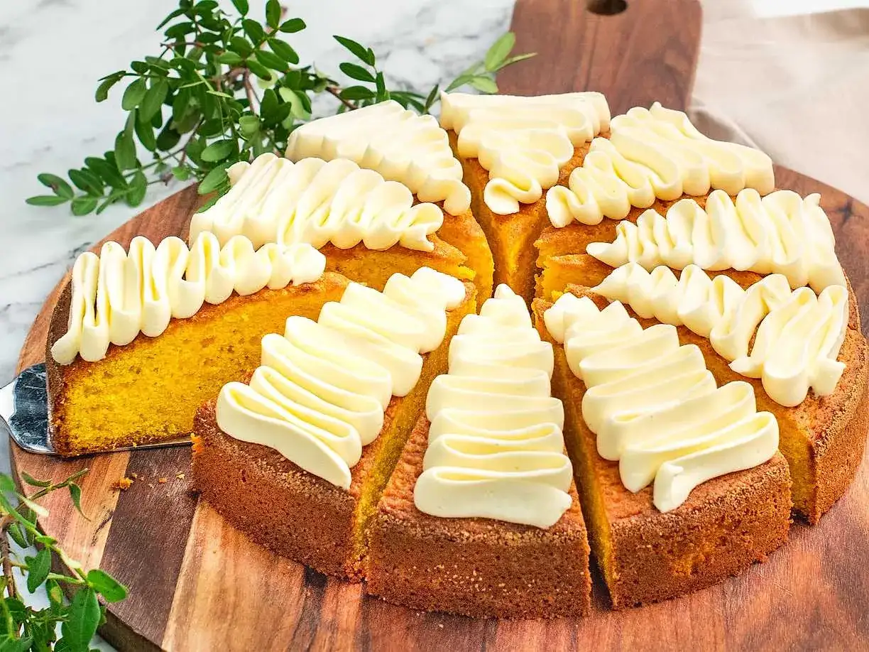 En saftig morotskaka, perfekt f&ouml;r ett 