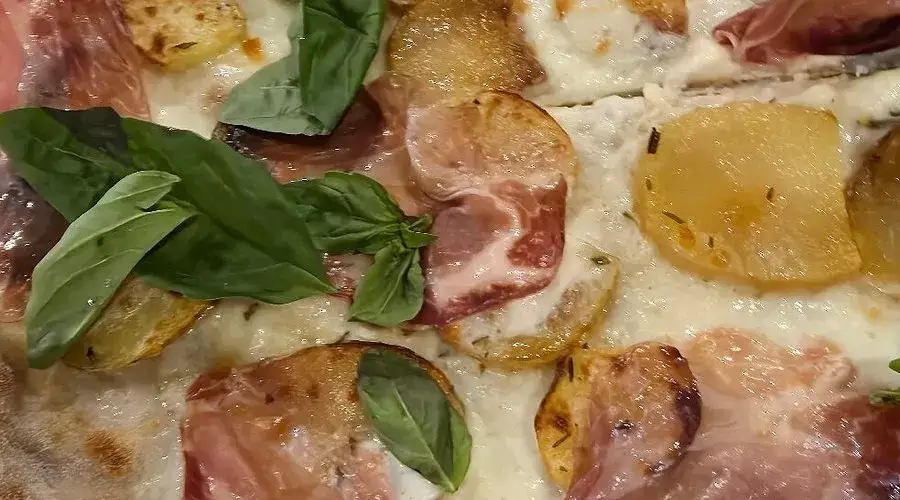 Bacilic&ograve; Pizza & Hamburger Giardini Naxos esterno