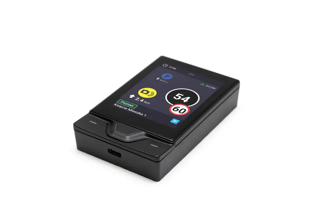 Yanosik na Android Auto pokazuje trasę do Poznania, ograniczenie prędkości 60 km/h i aktualną prędkość 54 km/h.
