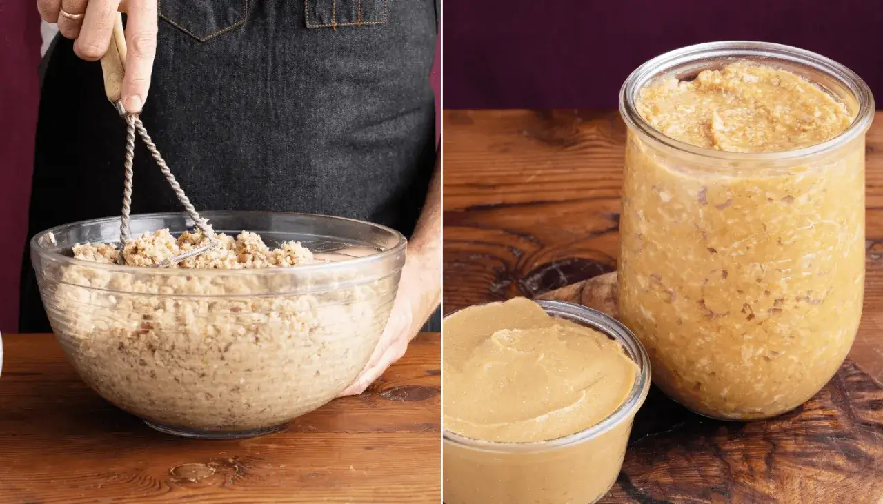 Miso wird aus Sojabohnen, Reis oder Gerste und Salz hergestellt. Hier wird die Masse zerdr&uuml;ckt und in Gl&auml;ser gef&uuml;llt.