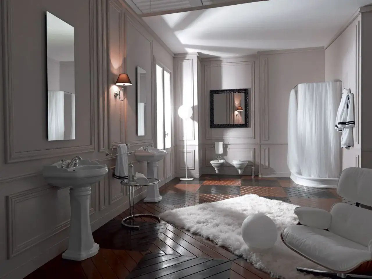 Elegante bagno con wc e bidet di fronte, lavabi in ceramica, doccia con tenda bianca e poltrona di design.
