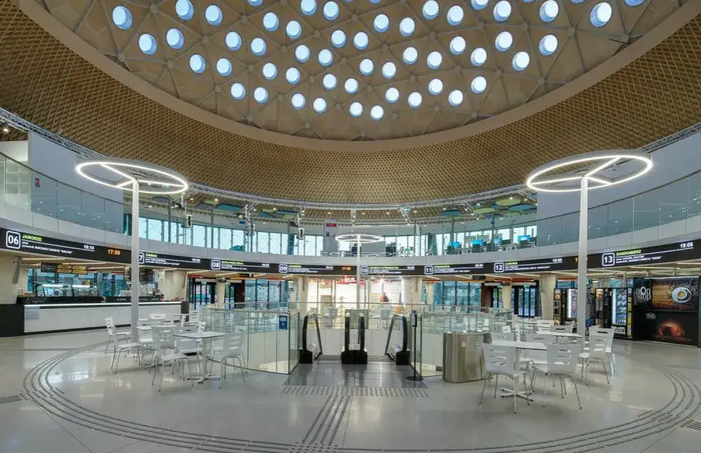 wnętrze Dworca Autobusowego Kielce po modernizacji