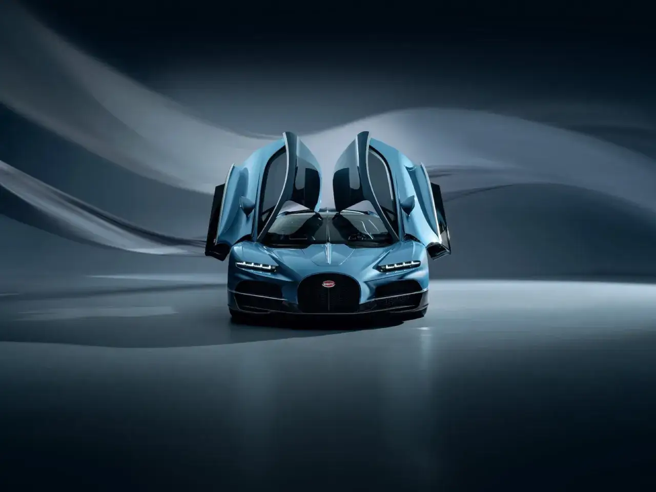 Niebieski Bugatti Tourbillon z otwartymi drzwiami, gotowy do lotu.