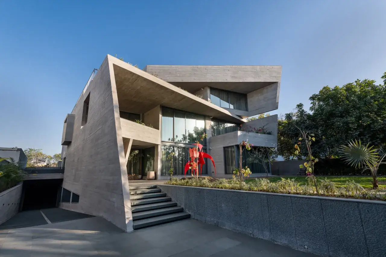 surowa architektura betonowa w Polsce elewacja światło