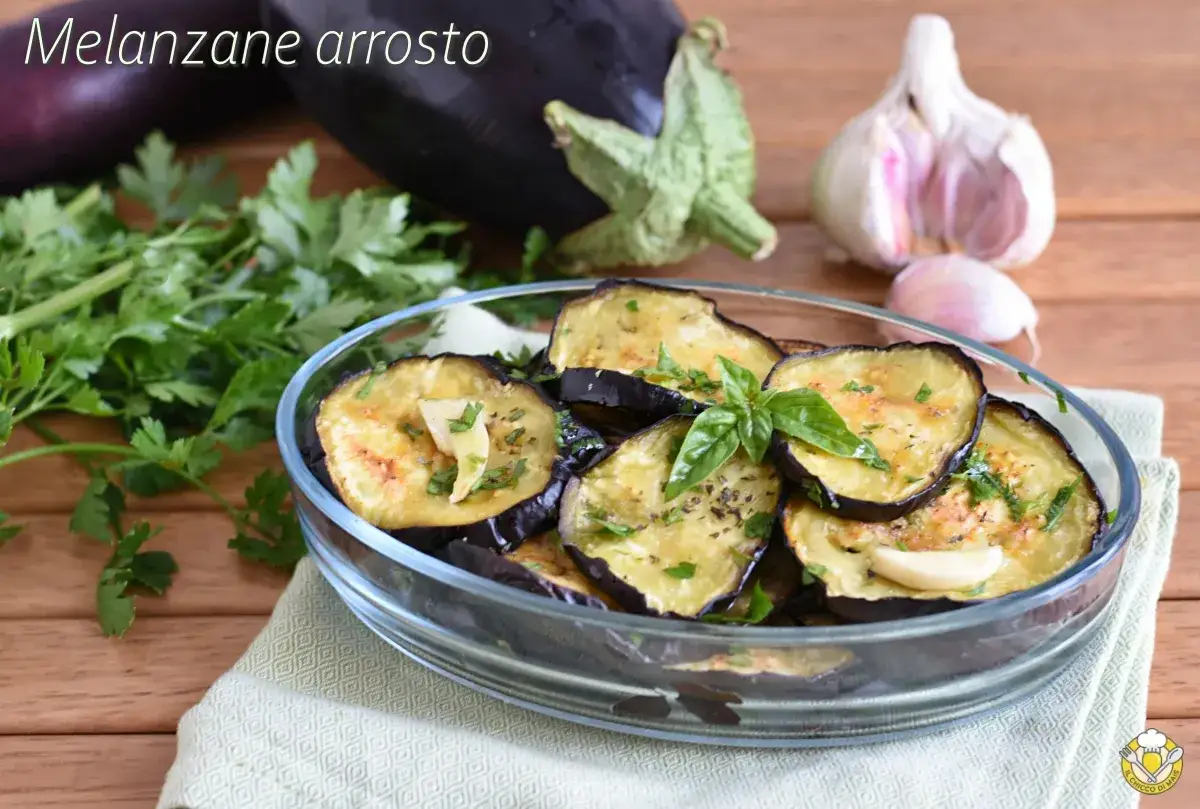 Melanzane arrosto condite con aglio e prezzemolo, un assaggio dei 100 modi per cucinare le melanzane.