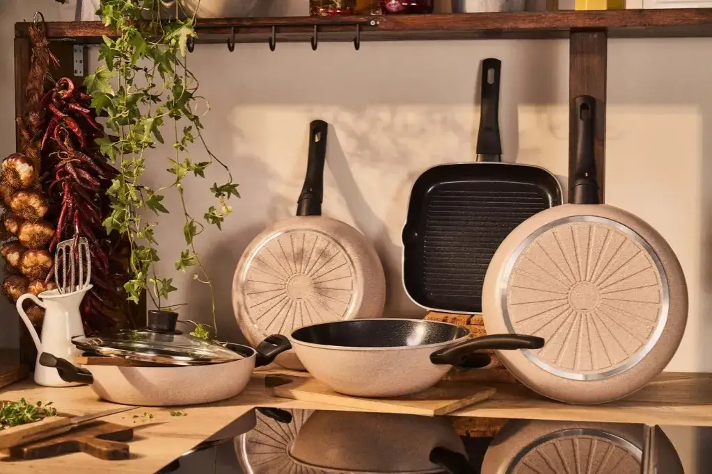 powłoki garnków ceramiczna tytanowa teflon
