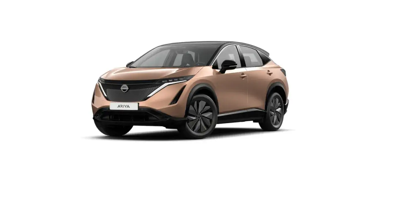 Nowy Nissan Ariya w kolorze miedzianym, jeden z najnowszych nissan modele, prezentuje futurystyczny design i elektryczną moc.