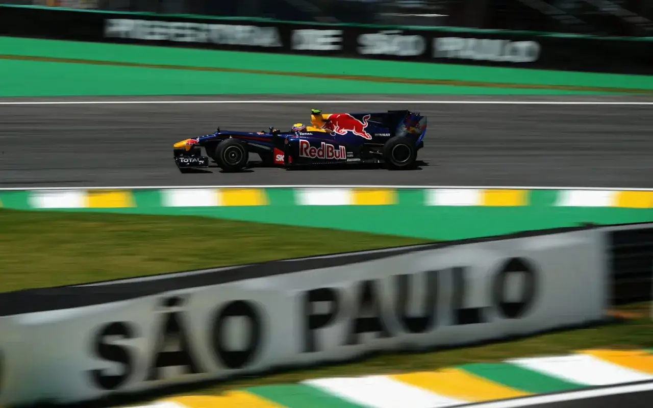 Formuła 1 ściga się na torze w São Paulo. To byłby widok dla byłego brazylijskiego kierowcy Formuły 1.