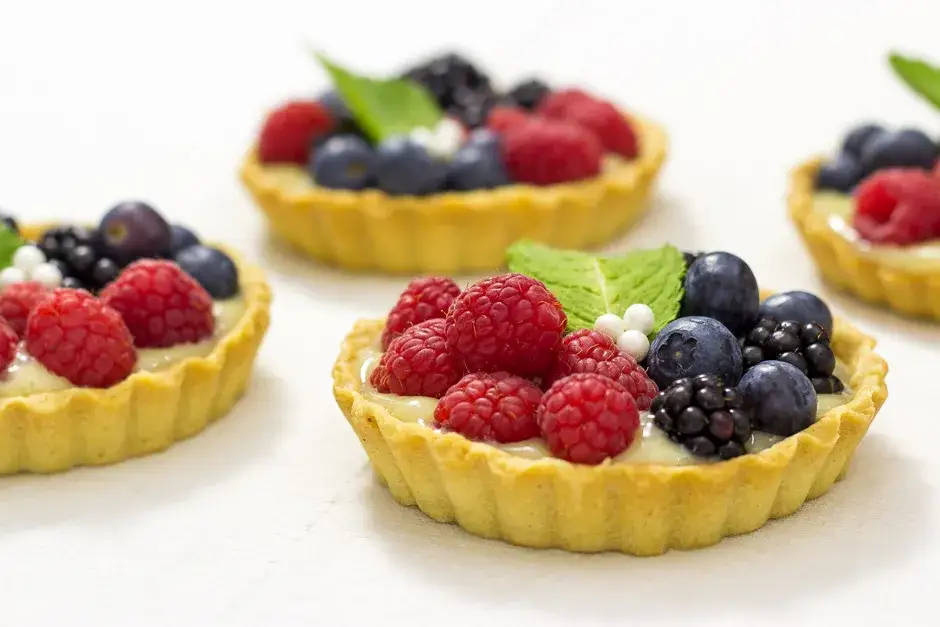 tarta de frutas elegante y decorativa para celebración