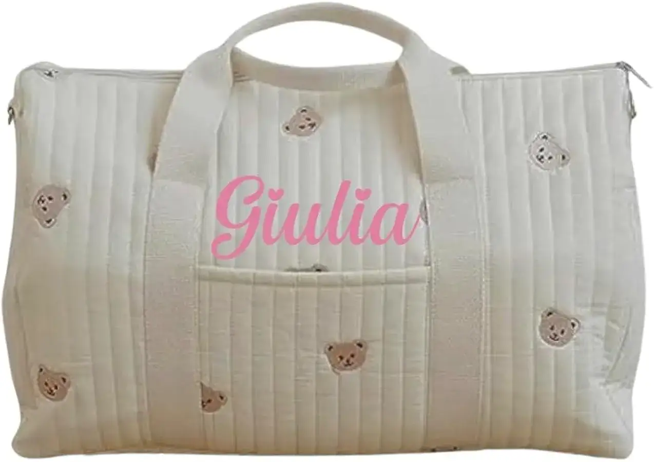 Borsa parto mamma cosa mettere: borsa panna trapuntata con orsetti e nome 