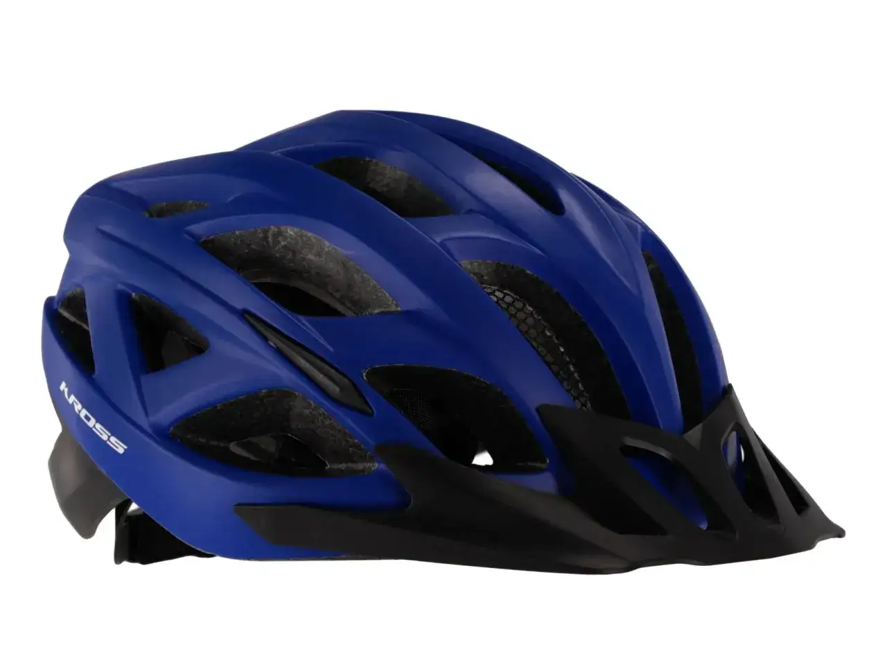Niebieski kask rowerowy Kross z daszkiem, idealny na górskie wyprawy. Zapewnia bezpieczeństwo i komfort podczas jazdy.