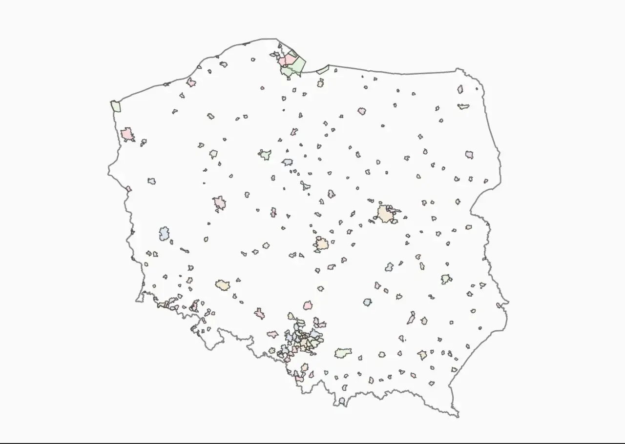 Mapa Polski z zaznaczonymi miastami, gdzie studiować informatykę. Kolorowe obrysy wskazują lokalizacje uczelni.
