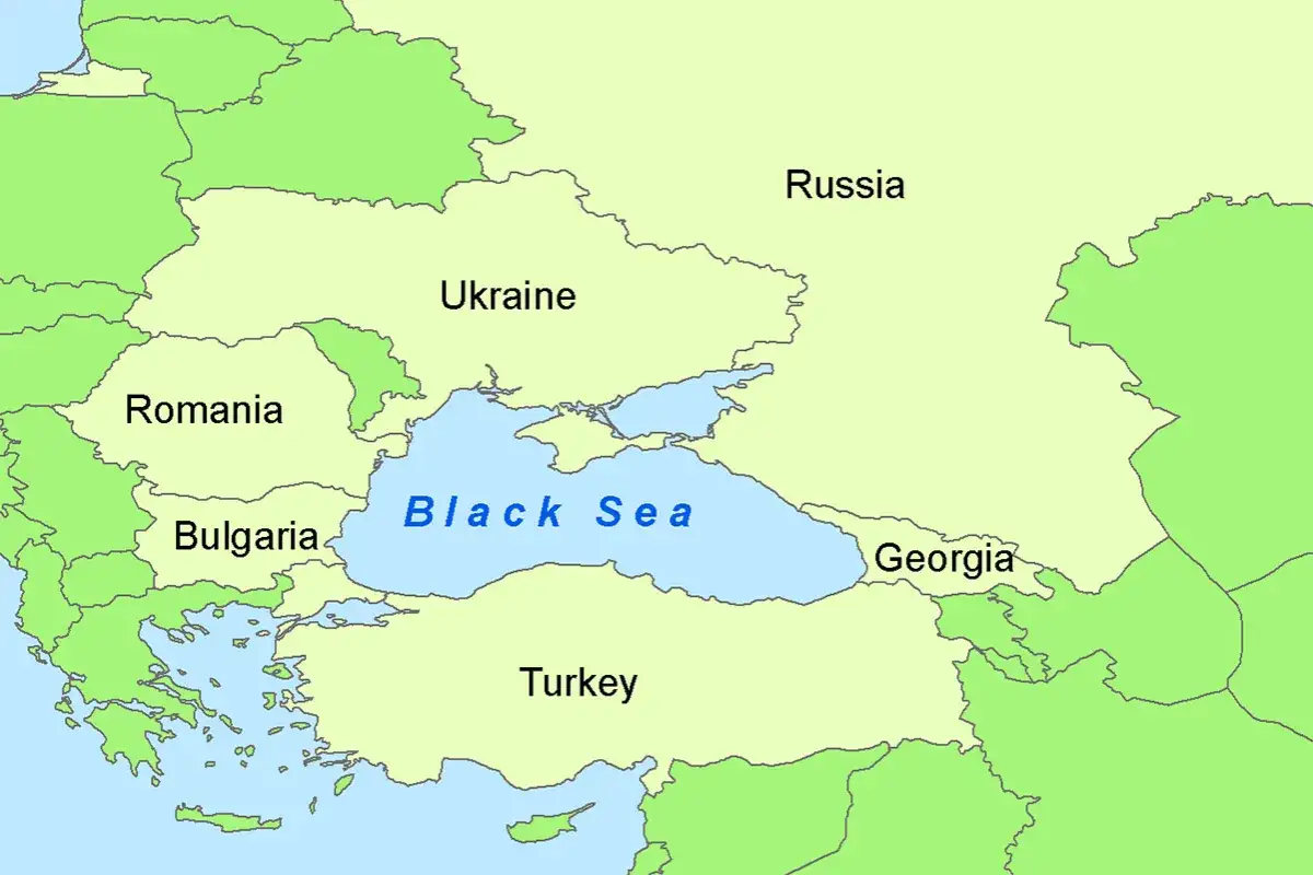 Mapa pokazuje, gdzie znajduje się Morze Czarne, otoczone przez Turcję, Bułgarię, Rumunię, Ukrainę, Rosję i Gruzję.