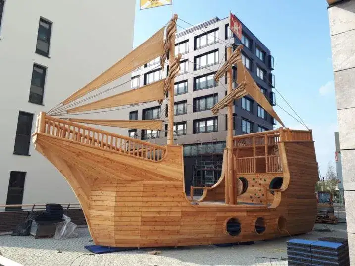JUFA Hotel Hamburg Spielbereich Piratenschiff
