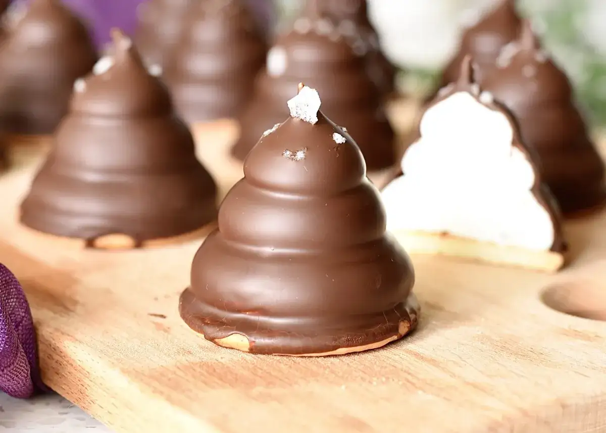 Chokladöverdragna marängbottnar med en härlig 
