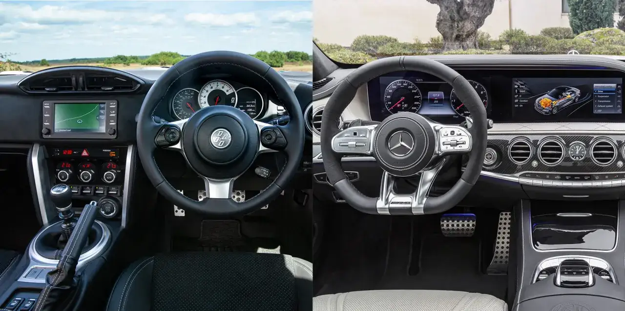 Dos interiores de coche: uno deportivo con pantalla t&aacute;ctil y palanca de cambios, otro de lujo con volante AMG y pantalla central. Listos para la puesta en marcha coche.